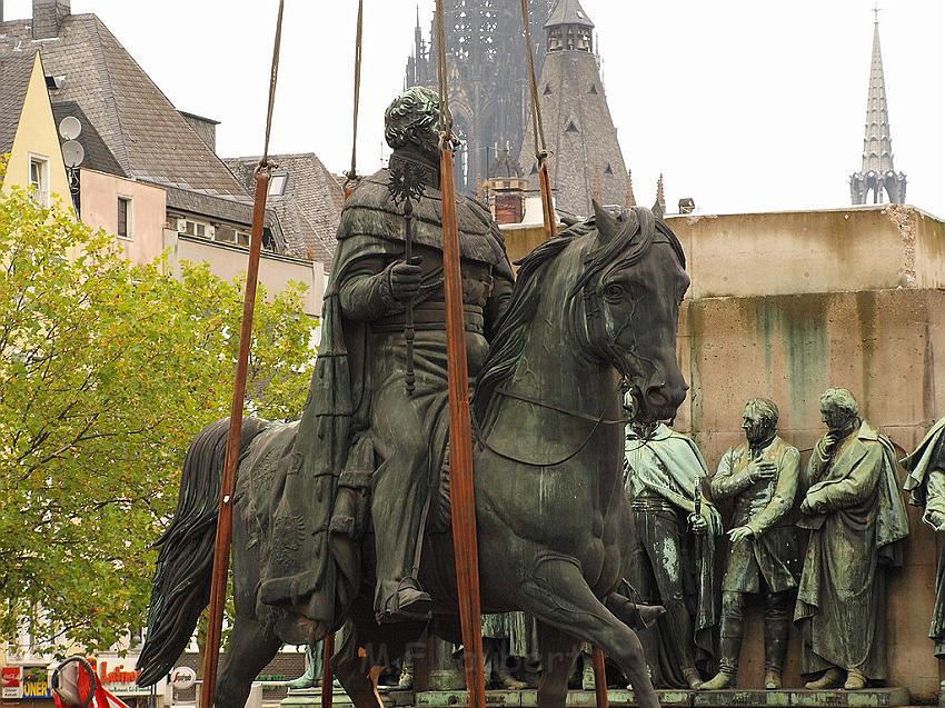 Reiterdenkmal kehrt zurueck auf dem Heumarkt P49.JPG